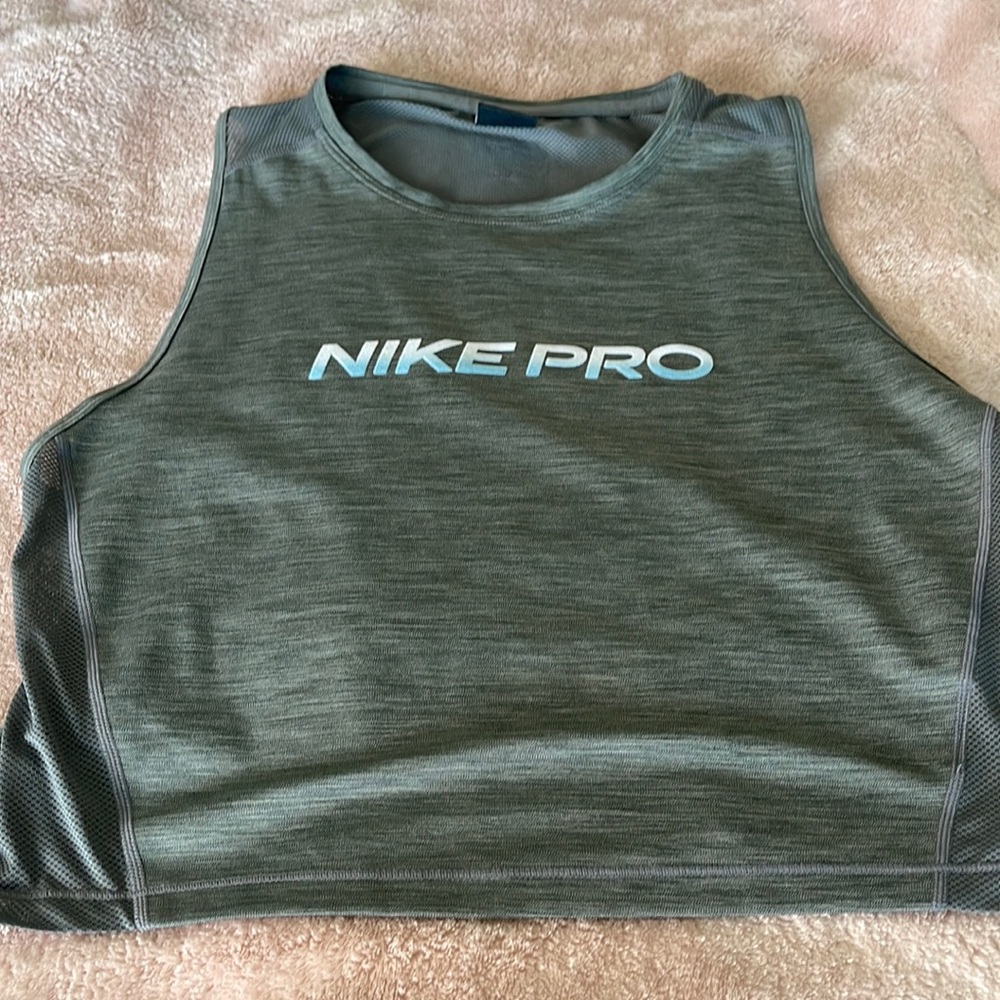 Nike Women’s Sleeveless Workout Top
